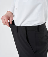 パンツはアジャスター付きのため体型に合わせたウエスト調整が可能
